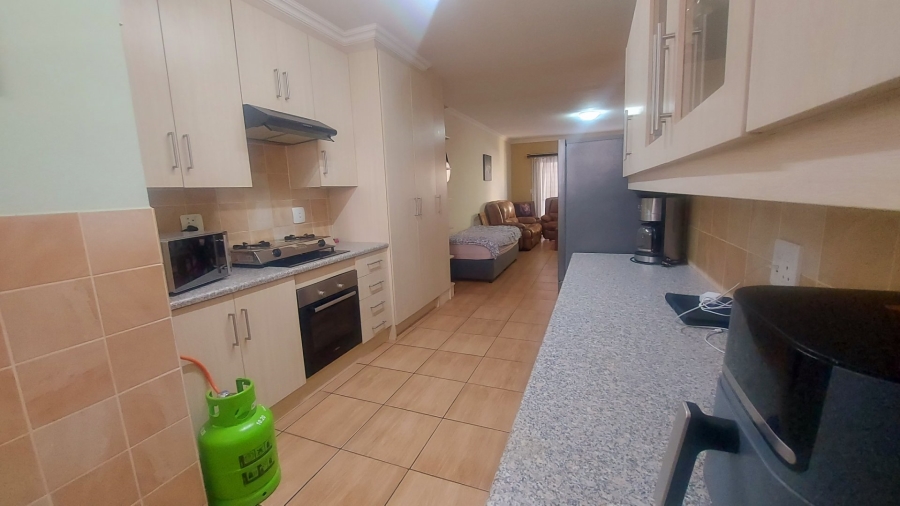 2 Bedroom Property for Sale in Gateway Manor North West